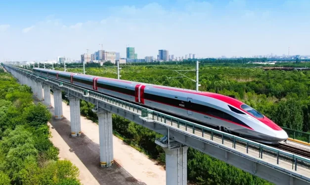 Infrastruktur Indonesia 10 Tahun Terakhir (2014-2025): Besar Pasak Daripada Tiang