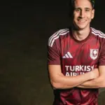 Luka Menalo Dikabarkan Hampir Merapat ke Persib, Ini Profil Singkatnya