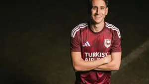 Luka Menalo Dikabarkan Hampir Merapat ke Persib, Ini Profil Singkatnya