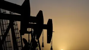 Harga Minyak Jatuh, Catat Penurunan Bulanan dan Kuartalan Terburuk Sejak 2020
